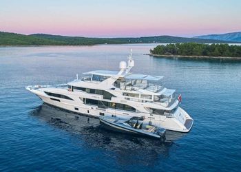 LUXUARY YACHTS